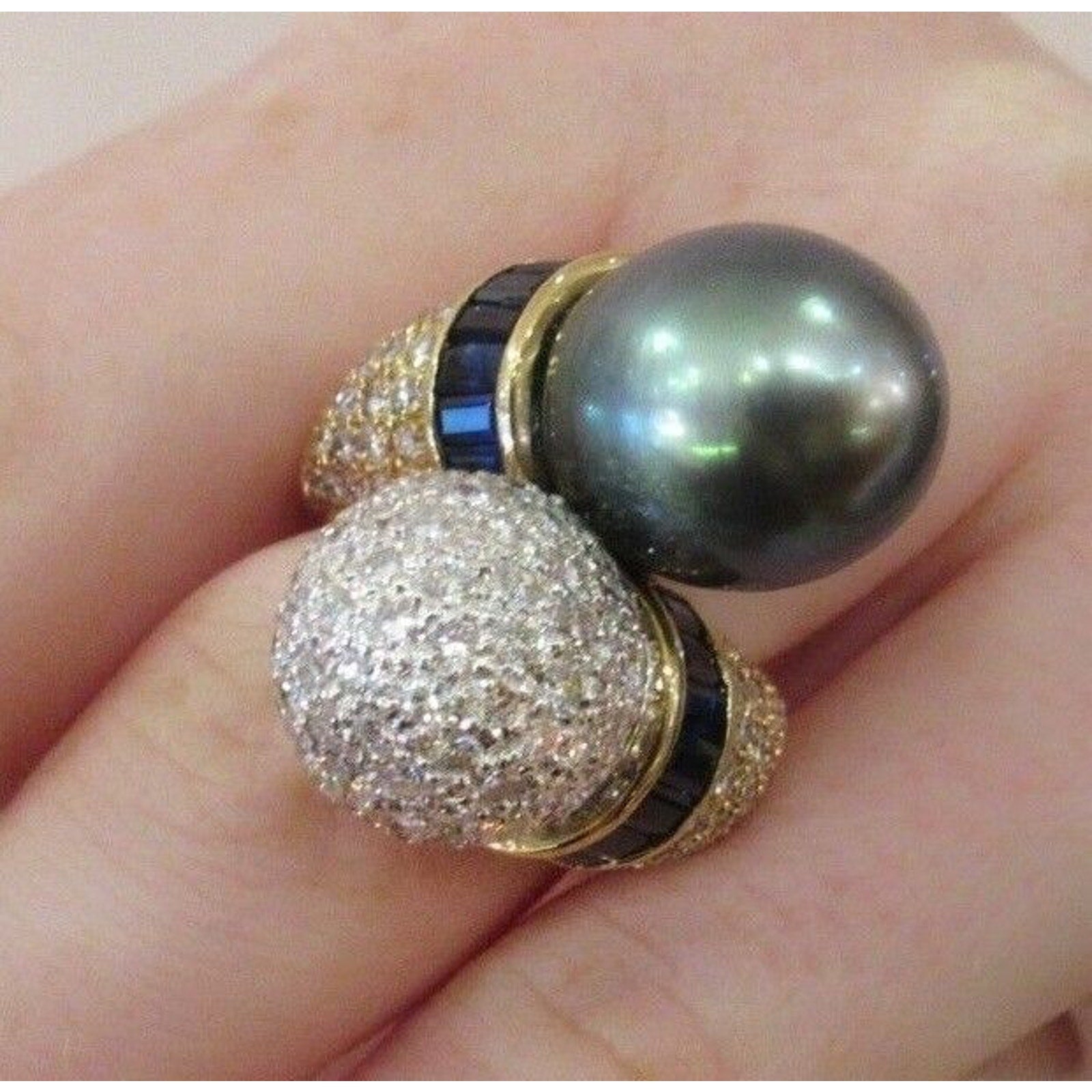 6.79 ct Black Pearl, Sapphire and Diamond Crossover Ring18k Yellow Gold