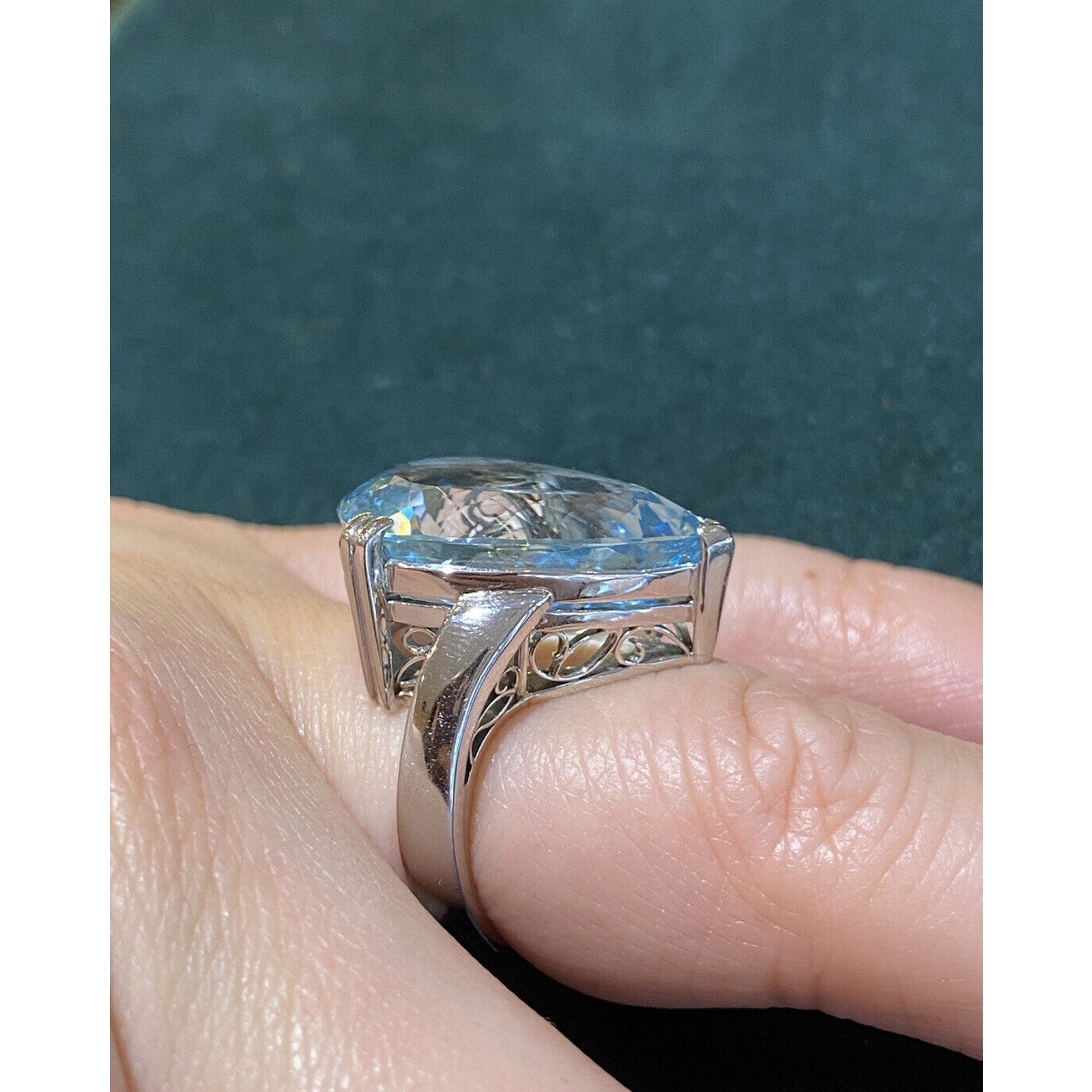 16.25 ct Pearshape Aquamarine Ring in Platinum