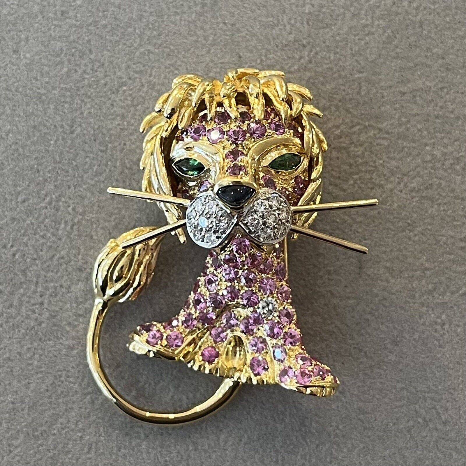 Lion Pin with Pink Sapphires and Diamonds in 18k Yellow Gold/Platinum