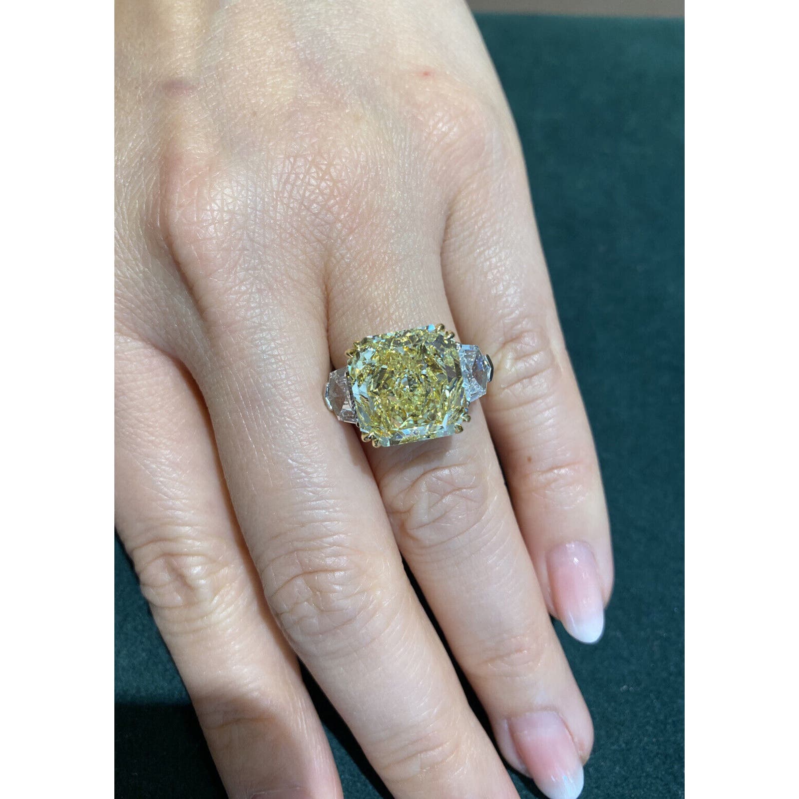 GIA 10.69 ct Fancy Yellow VVS2 Radiant Cut Diamond in Platinum/18kYG-HM2363SBI