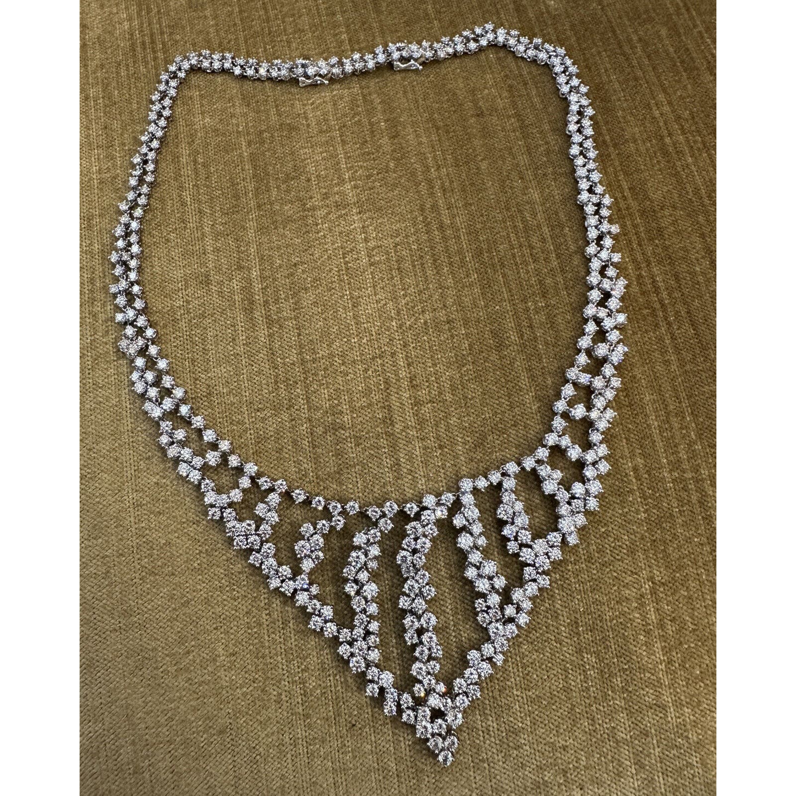 Round Brilliant Diamond "Bib" Necklace 25.00 cttw in 18k White Gold - HM1843SI