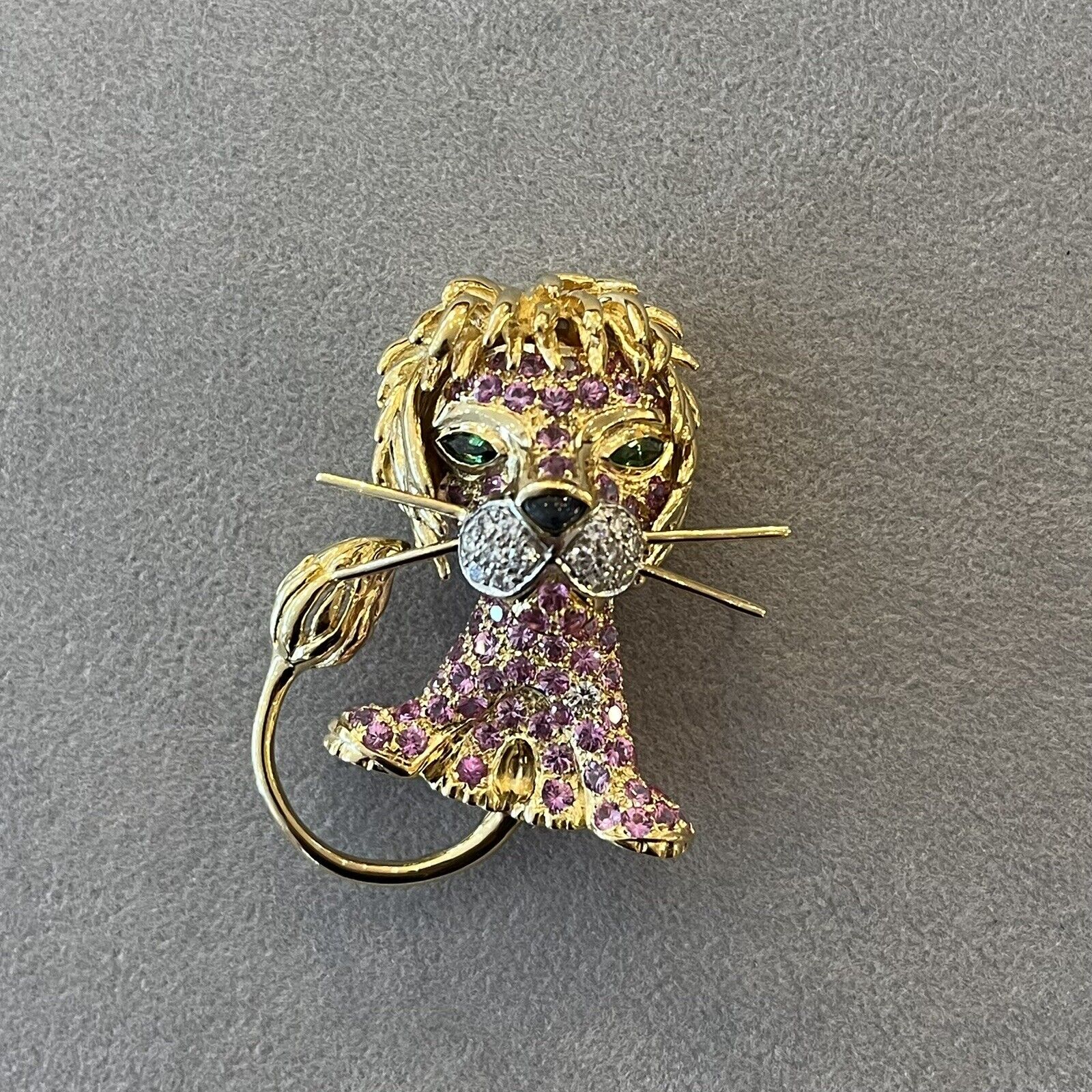 Lion Pin with Pink Sapphires and Diamonds in 18k Yellow Gold/Platinum