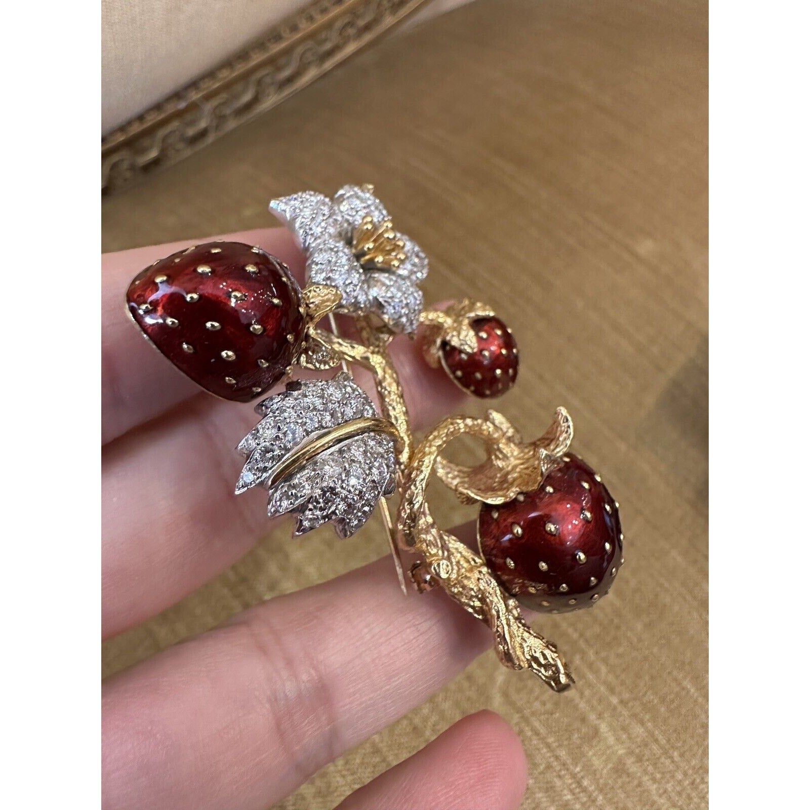 Enamel Strawberry Brooch with Diamonds in 18k Yellow Gold - HM2424AE