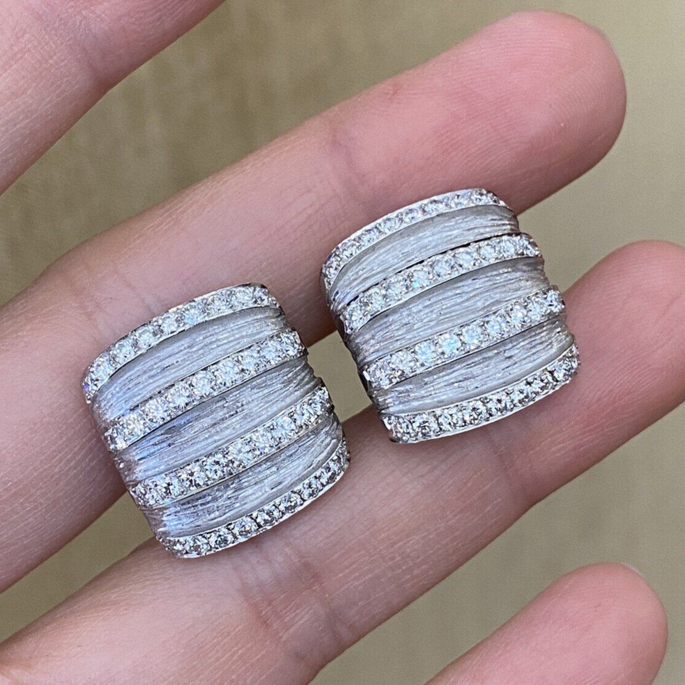 Gubelin Diamond Cufflinks VS-F Quality in 18k White Gold