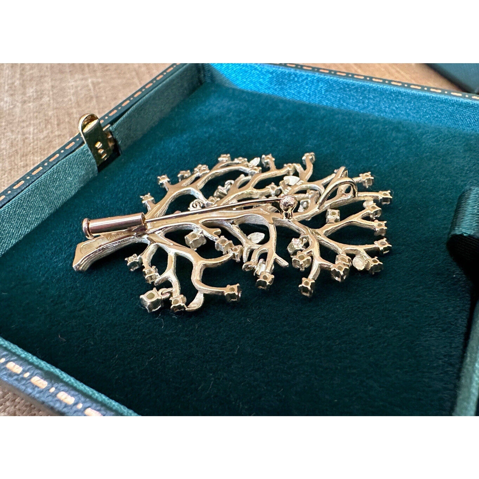 Large Tree Pin/Brooch with Dangling Diamonds in 18k Yellow Gold - HM2456SS