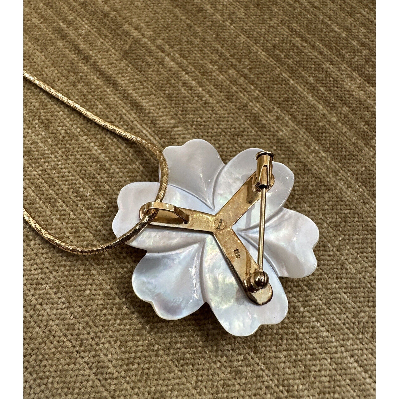 Mother of Pearl & Diamond Flower Pendant Necklace in 18k Yellow Gold