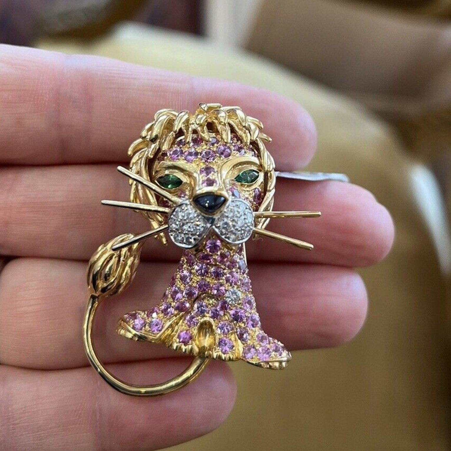 Lion Pin with Pink Sapphires and Diamonds 18k Yellow Gold