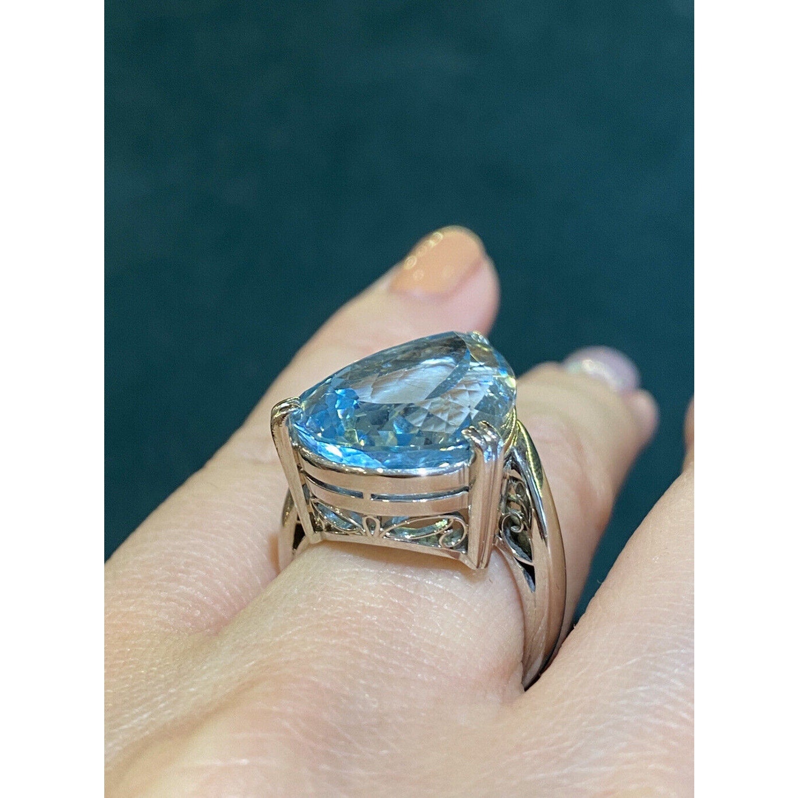 16.25 ct Pearshape Aquamarine Ring in Platinum