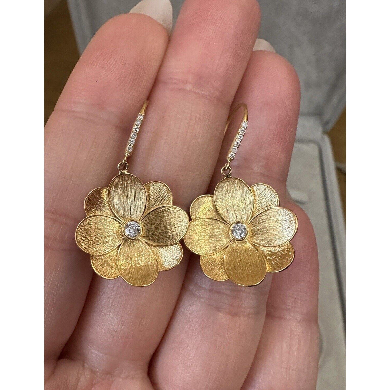 Textured Flower Drop Earrings with Diamonds in 18k Yellow Gold - HM2601P