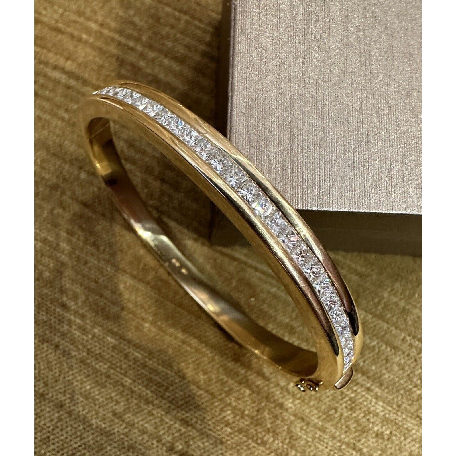 Kurt Wayne Single Row Diamond Bangle Bracelet in 18k Yellow Gold