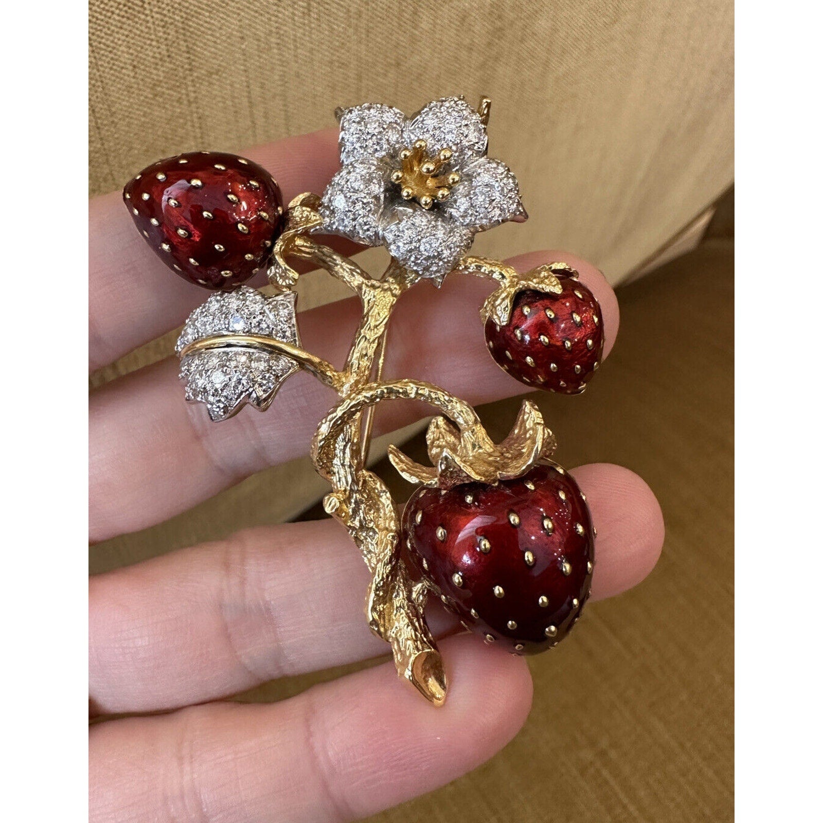 Enamel Strawberry Brooch with Diamonds in 18k Yellow Gold - HM2424AE