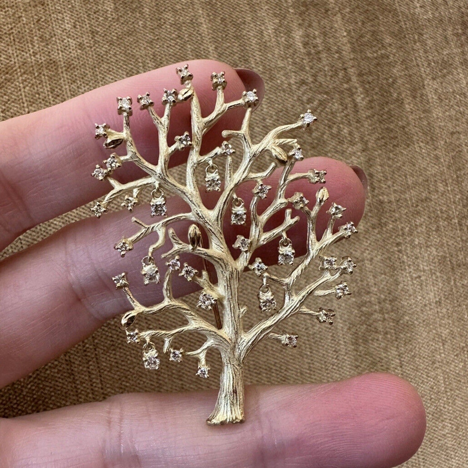 Large Tree Pin/Brooch with Dangling Diamonds in 18k Yellow Gold - HM2456SS