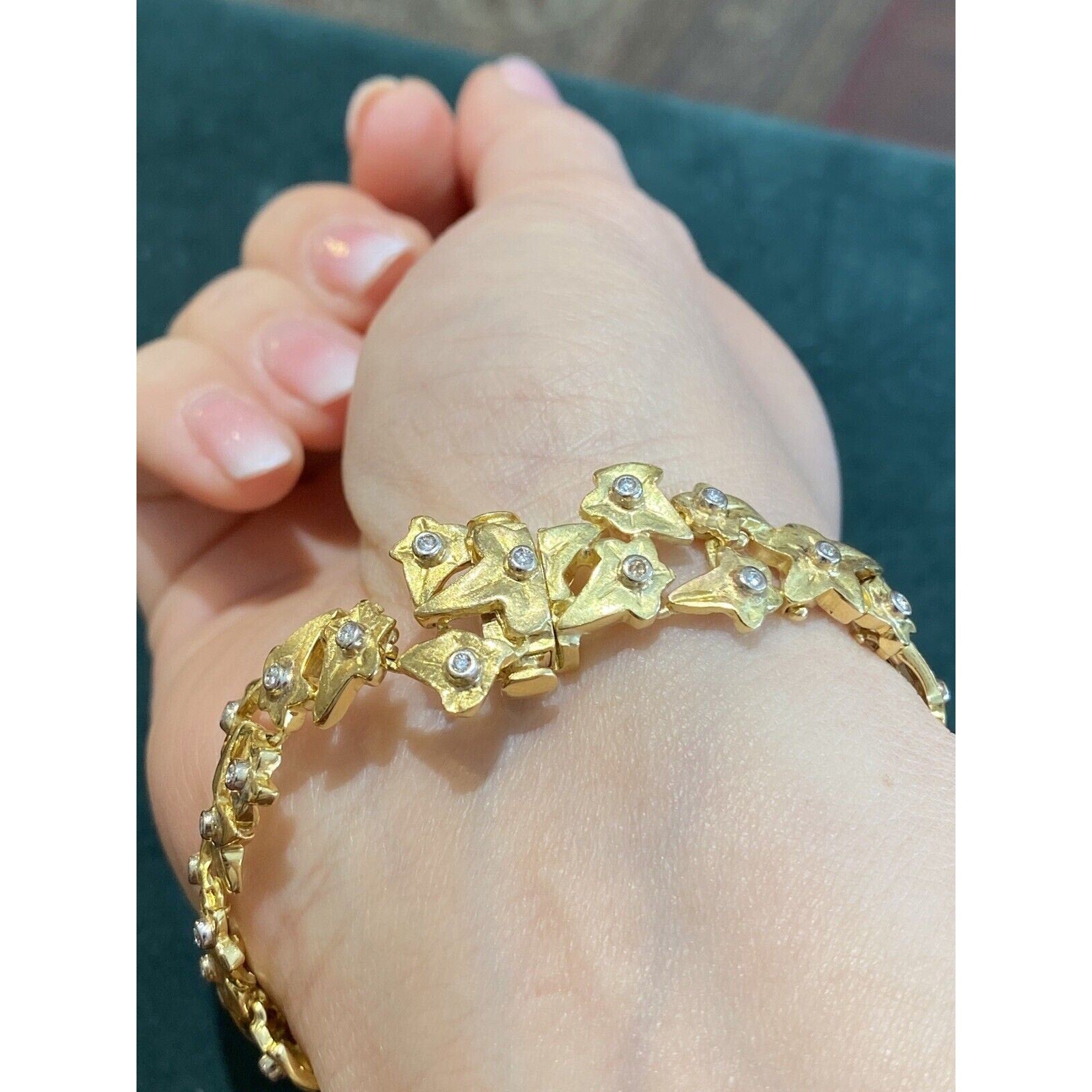 Roberto Coin Leaf Diamond Bracelet in 18k Yellow Gold -- HM2250AI