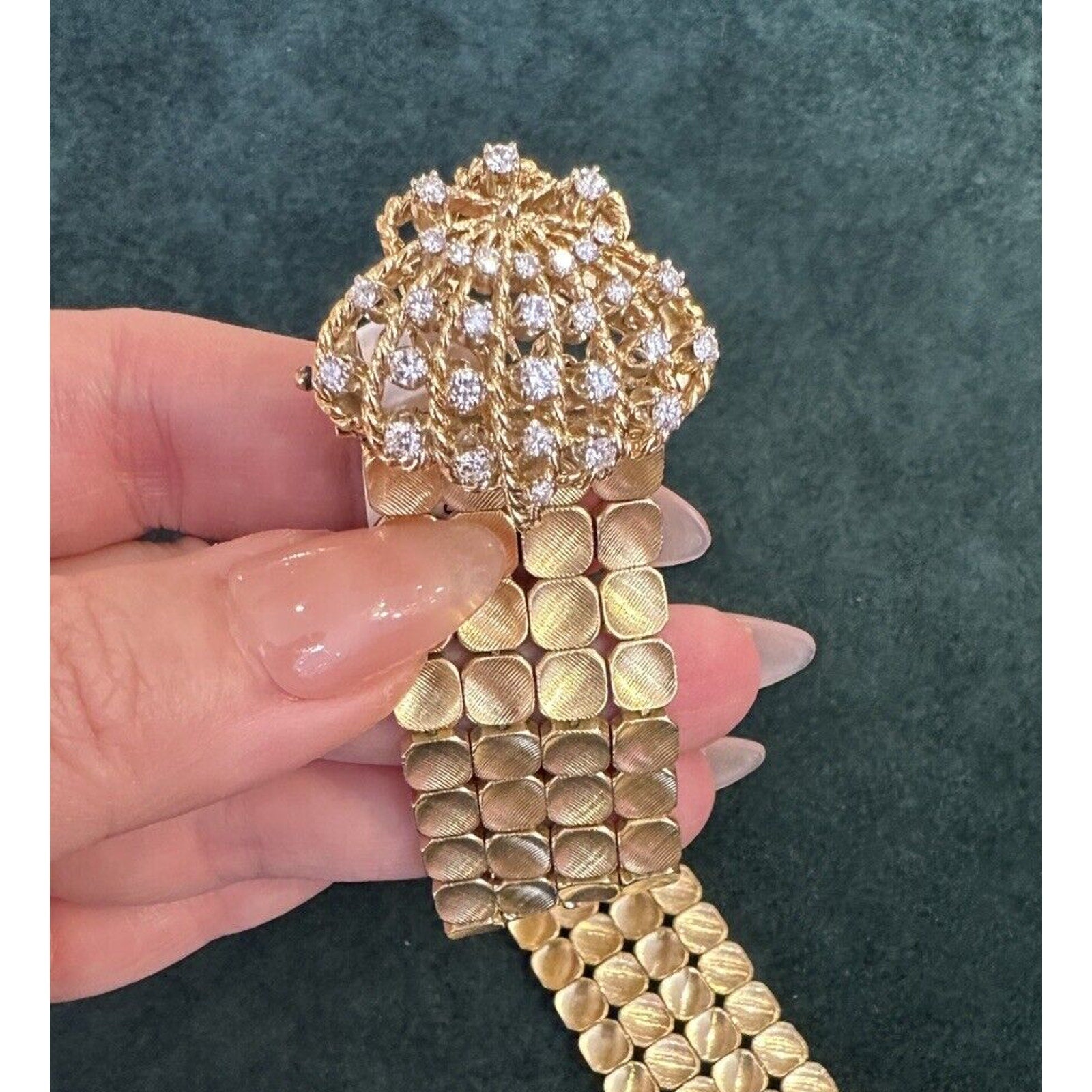 Diamond Clam Shell Tassel Belt Bracelet in 18k Yellow Gold