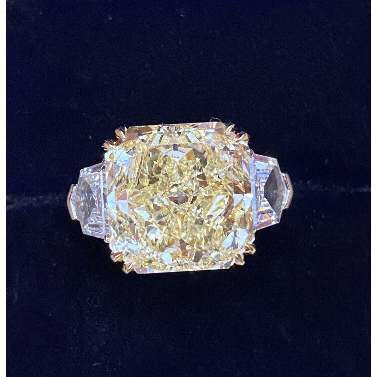 GIA 10.69 ct Fancy Yellow VVS2 Radiant Cut Diamond in Platinum/18kYG-HM2363SBI